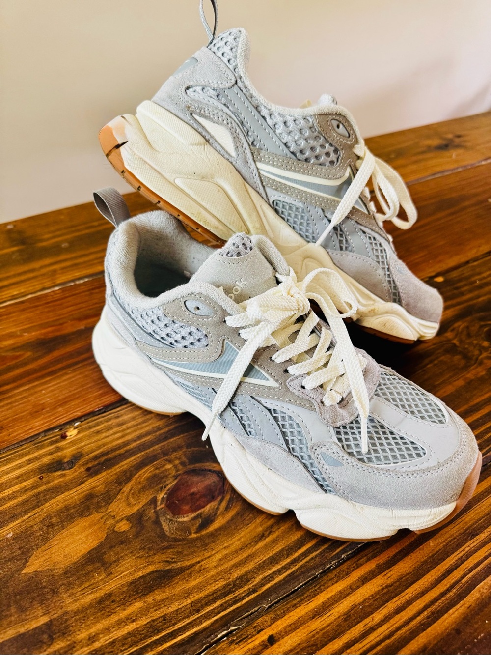 Reebok Men's Gray and White Chunky Sneakers